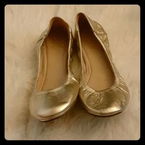 Vince camuto gold flats